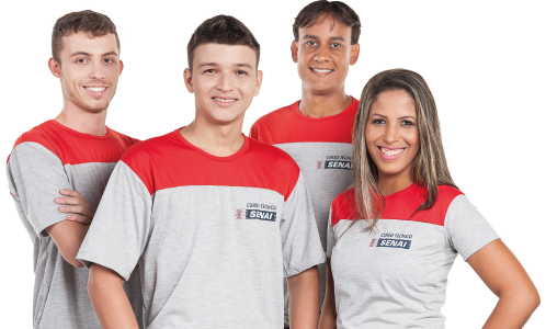 Alunos uniformizados do Senai